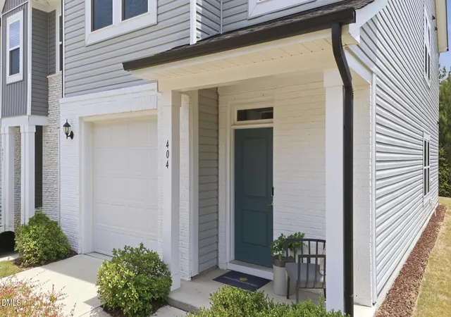 Photo 3 of Sale Pending at 404 Barrington Row Ave, Zebulon, NC 27597 | MLS# 10173493 | Listing updated on 2026-08-11