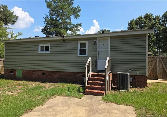 Homes for sale in Raeford, NC | 304 Mcdougald Dr, Raeford, NC 28376 | MLS# 764249