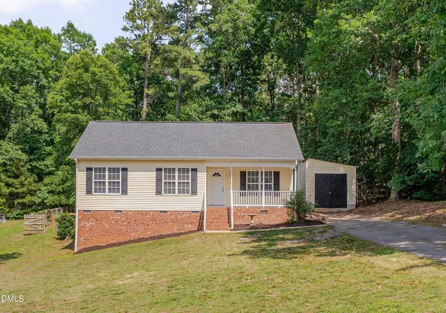 2nd image of 416 Creekbluffs Dr, Fuquay Varina, NC 27526 | MLS# 10173740