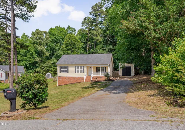 3rd image of 416 Creekbluffs Dr, Fuquay Varina, NC 27526 | MLS# 10173740