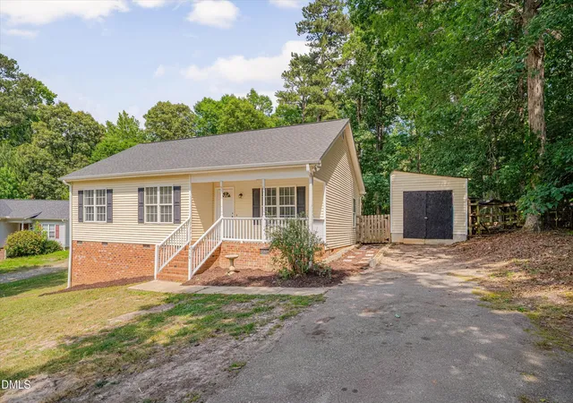 4th image of 416 Creekbluffs Dr, Fuquay Varina, NC 27526 | MLS# 10173740
