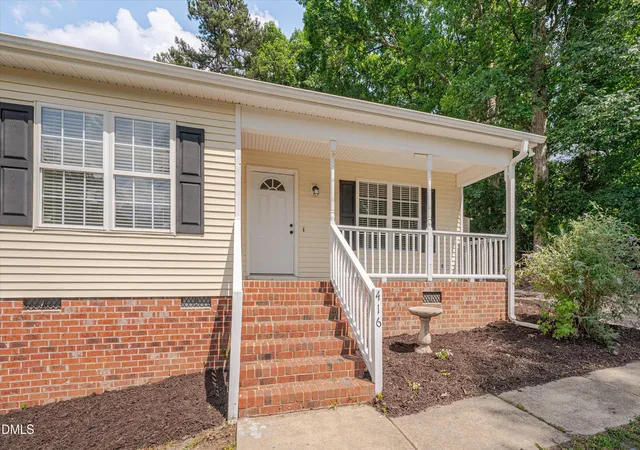 5th image of 416 Creekbluffs Dr, Fuquay Varina, NC 27526 | MLS# 10173740