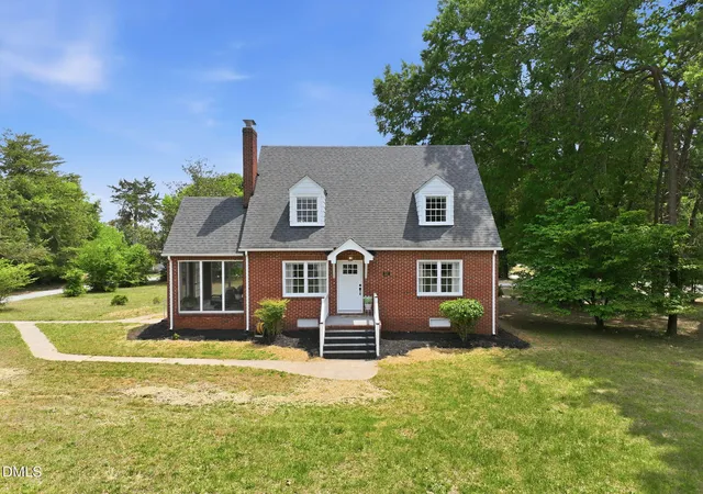 1st image of 227 W Corbin St, Hillsborough, NC 27278 | MLS# 10173758