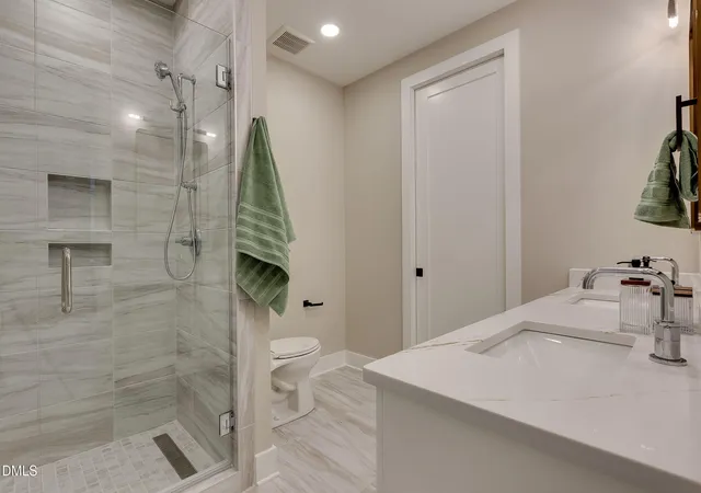 2nd image of 610 N Roxboro St, Durham, NC 27701