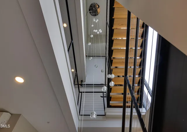 4th image of 610 N Roxboro St, Durham, NC 27701