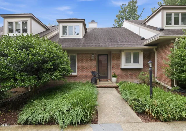 Homes for sale in Chapel Hill, NC | 127 Essex Dr, Chapel Hill, NC 27514 | MLS# 10175467