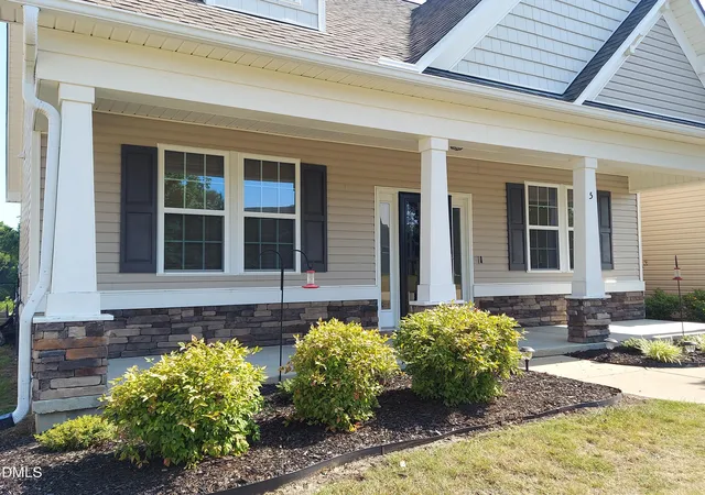 Photo 3 of Single family home for sale at 5 Seahorse Ct, Benson, NC 27504 | MLS# 10173870 | Listing updated on 2026-10-05