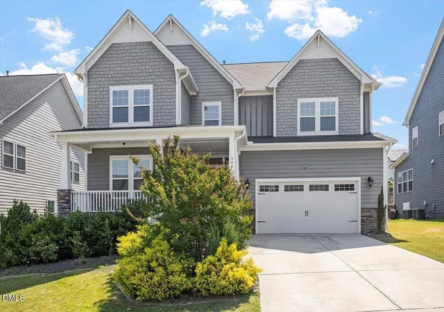 Photo 3 of Single family home for sale at 104 Evans Crst Ln, Holly Springs, NC 27540 | MLS# 10173962 | Listing updated on 2026-09-20
