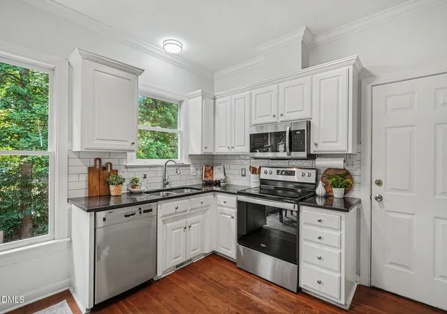 Photo 4 of Single family home for sale at 903 Baileymoor Ct, Fuquay Varina, NC 27526 | MLS# 10174708 | Listing updated on 2026-10-12