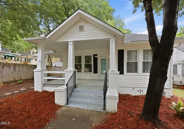 Homes for sale in Oxford, NC | 305 Gilliam St, Oxford, NC 27565 | MLS# 10175451