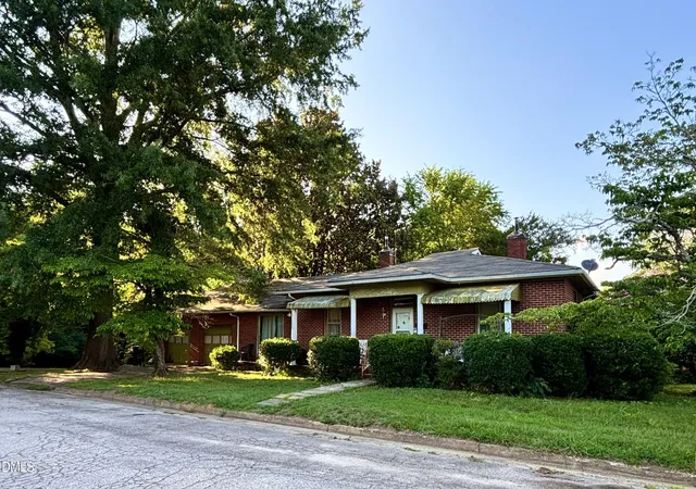 Photo 2 of Single family home for sale at 114 College St, Warrenton, NC 27589 | MLS# 10179162 | Listing updated on 2026-09-02