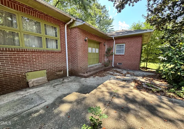 Photo 4 of Single family home for sale at 114 College St, Warrenton, NC 27589 | MLS# 10179162 | Listing updated on 2026-09-02