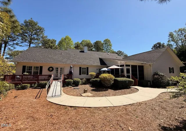 Homes for sale in West End, NC | 109 Sweetbriar Ct, West End, NC 27376 | MLS# 10174284