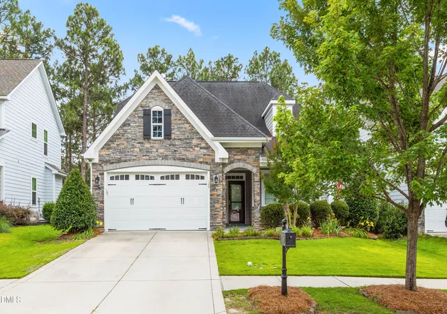 Homes for sale in Aberdeen, NC | 124 Warren Lake Rd, Aberdeen, NC 28315 | MLS# 10174769