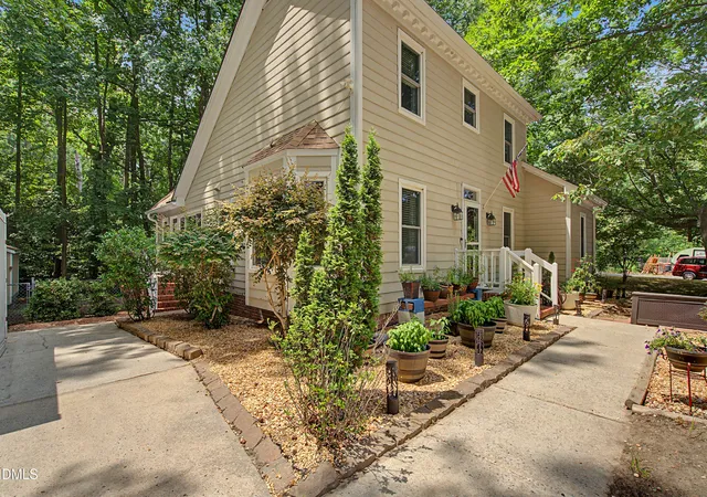 Homes for sale in Apex, NC | 500 Pinewood Dr, Apex, NC 27502 | MLS# 10174811