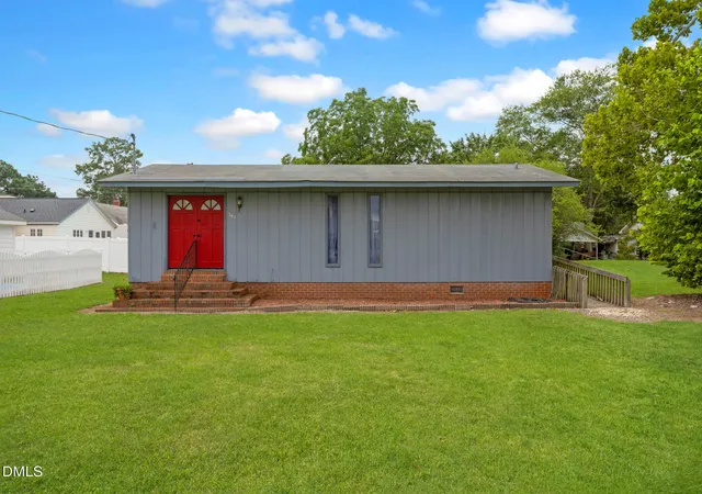 Photo 1 of Single family home for sale at 207 Price St, Selma, NC 27576 | MLS# 10174412 | Listing updated on 2026-09-09