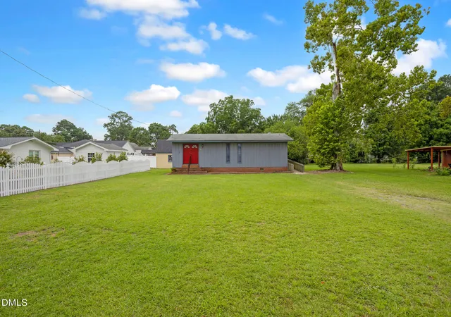 Photo 3 of Single family home for sale at 207 Price St, Selma, NC 27576 | MLS# 10174412 | Listing updated on 2026-09-09