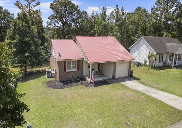 Photo 3 of Single family home for sale at 210 Eppingdale Dr, Spring Lake, NC 28390 | MLS# 10178519 | Listing updated on 2026-08-29