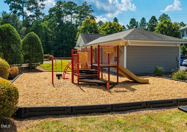 Listing Photo 2 - Condo for sale in building located at 1221 Arborgate Cir, Chapel Hill, NC 27514