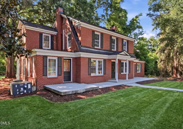 Photo 3 of Sale Pending at 1424 Carthage St, Sanford, NC 27330 | MLS# 10175806 | Listing updated on 2026-07-18