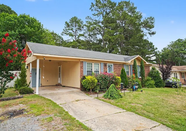 Homes for sale in Spring Lake, NC | 3324 Hunting Bay Dr, Spring Lake, NC 28390 | MLS# 10175241