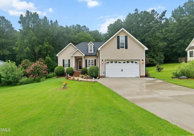 Photo 3 of Single family home for sale at 128 Redbud Dr, Clayton, NC 27520 | MLS# 10182778 | Listing updated on 2026-09-03