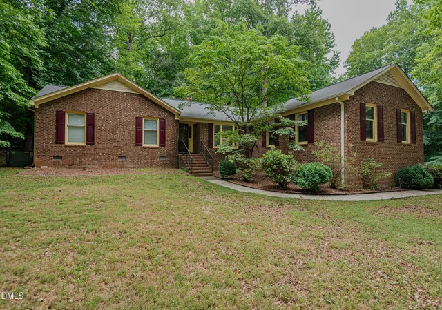 Homes for sale in Mebane, NC | 2603 Crescent Hill Dr, Mebane, NC 27302 | MLS# 10174581