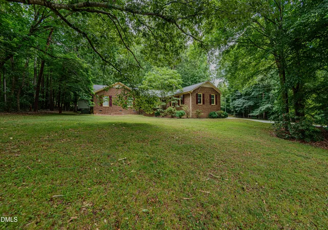 Homes for sale in Mebane, NC | 2603 Crescent Hill Dr, Mebane, NC 27302 | MLS# 10174581