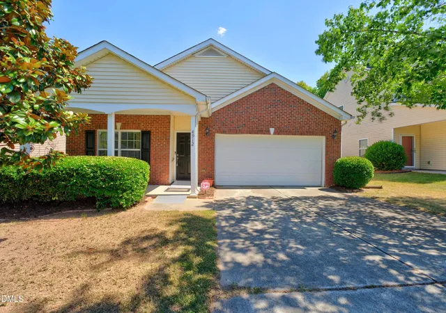 Homes for sale in Durham, NC | 4912 Swanns Mill Dr, Durham, NC 27704 | MLS# 10175981