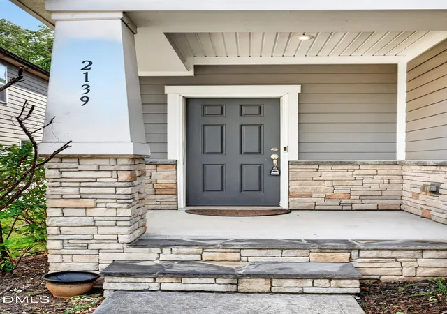 Photo 4 of Single family home for sale at 2139 Gregor Overlook Ln, Apex, NC 27502 | MLS# 10175192 | Listing updated on 2026-08-23
