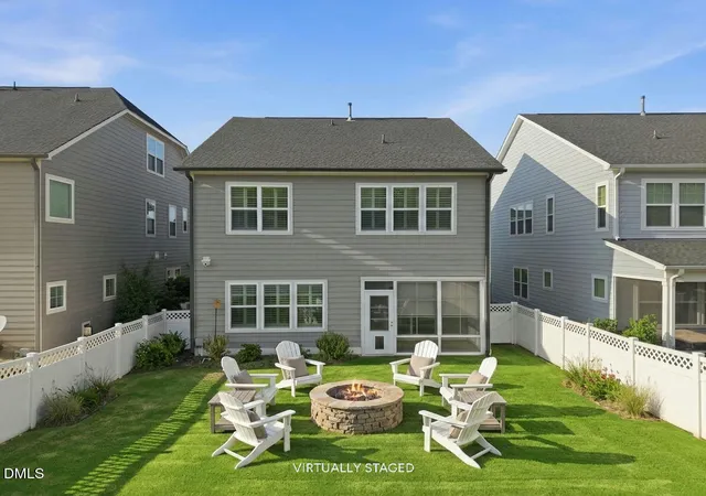 3rd image of 305 Ivy Arbor Wy, Holly Springs, NC 27540 | MLS# 10175376