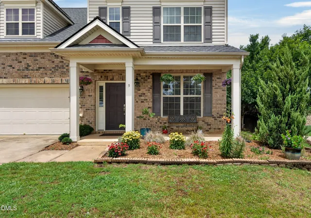 Photo 2 of Sale Pending at 5 E Smoketree Ct, Clayton, NC 27527 | MLS# 10175724 | Listing updated on 2026-08-17