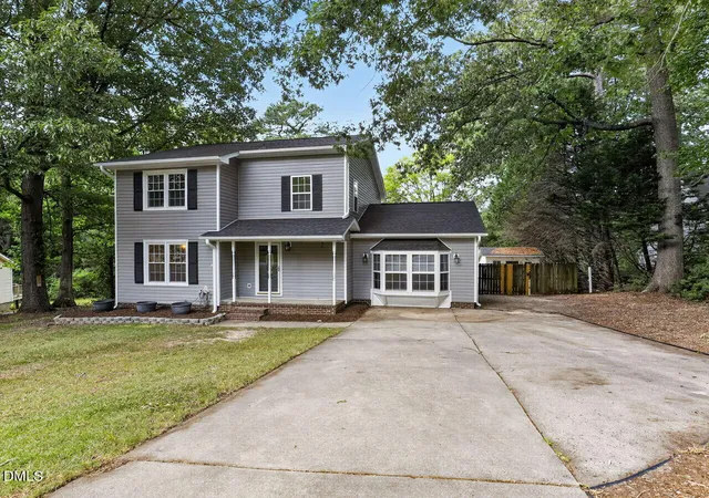 Photo 2 of Sale Pending at 102 Greenwood Cir, Smithfield, NC 27577 | MLS# 10175301 | Listing updated on 2026-09-14