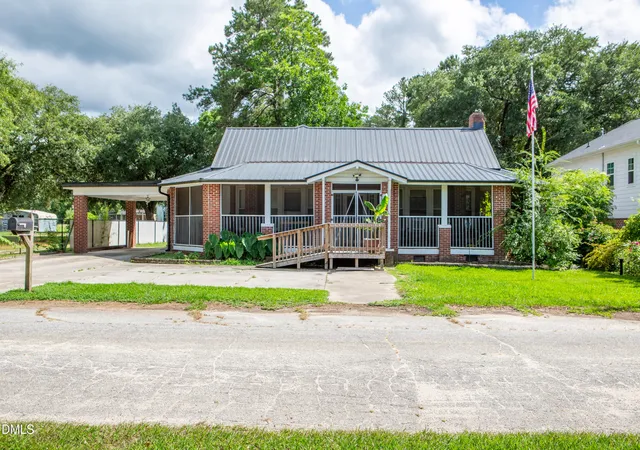 1st image of 211 E Elm St, Bladenboro, NC 28320 | MLS# 10175519
