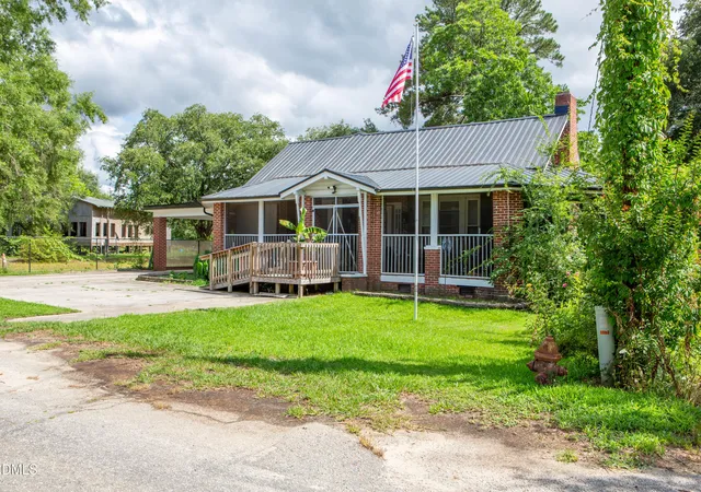 2nd image of 211 E Elm St, Bladenboro, NC 28320 | MLS# 10175519