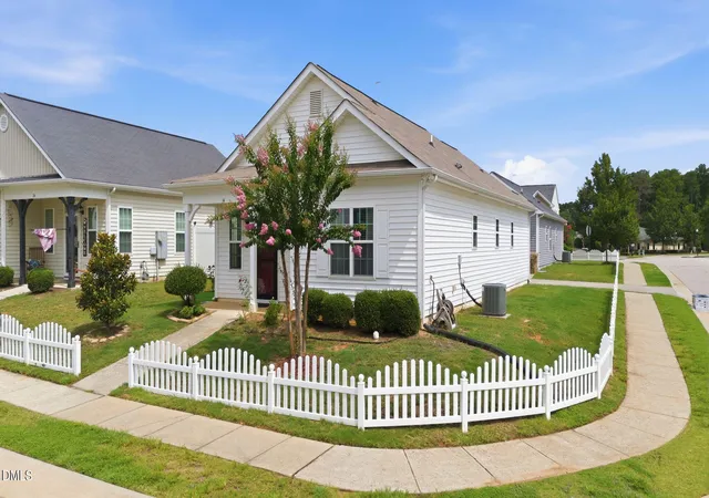 Photo 3 of Single family home for sale at 14 Plott Hound Dr, Clayton, NC 27520 | MLS# 10181457 | Listing updated on 2026-09-09