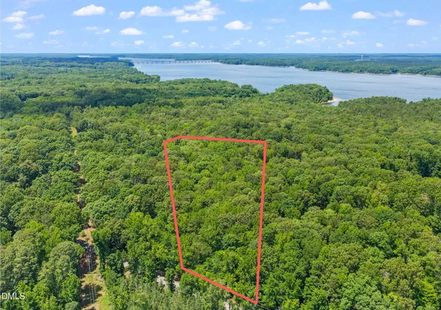 Homes for sale in Clarksville, VA | 313 Lakepoint Dr, Clarksville, VA 23927 | MLS# 10175494