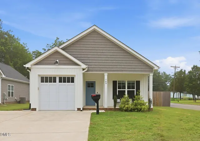 Homes for sale in Selma, NC | 709 S Pollock St, Selma, NC 27576 | MLS# 10175860