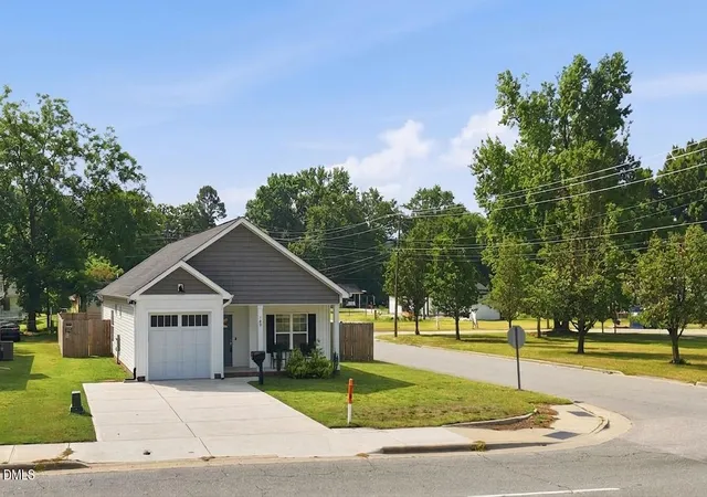 Photo 2 of Single family home for sale at 709 S Pollock St, Selma, NC 27576 | MLS# 10175860 | Listing updated on 2026-07-30