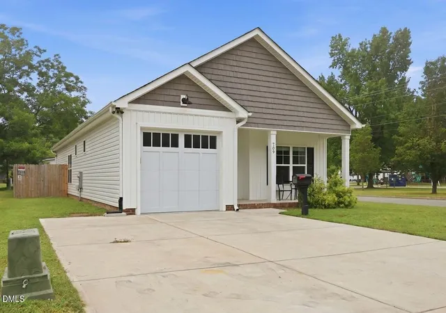 Photo 3 of Single family home for sale at 709 S Pollock St, Selma, NC 27576 | MLS# 10175860 | Listing updated on 2026-07-30