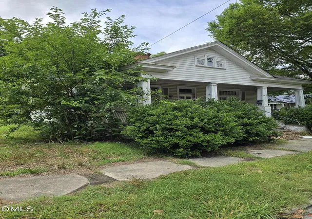 Photo 3 of Sale Pending at 828 Nicholas St, Henderson, NC 27536 | MLS# 10175541 | Listing updated on 2026-07-20
