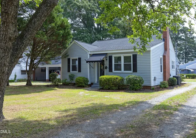 Photo 3 of Single family home for sale at 907 S 2nd Street, Smithfield, NC 27577 | MLS# 10176639 | Listing updated on 2026-09-20
