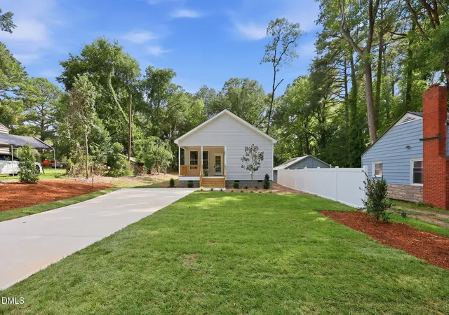 Photo 2 of Single family home for sale at 1304 Goldsboro Ave, Sanford, NC 27330 | MLS# 10176461 | Listing updated on 2026-08-30
