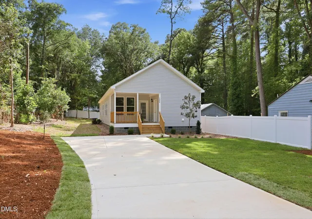 Photo 3 of Single family home for sale at 1304 Goldsboro Ave, Sanford, NC 27330 | MLS# 10176461 | Listing updated on 2026-08-30