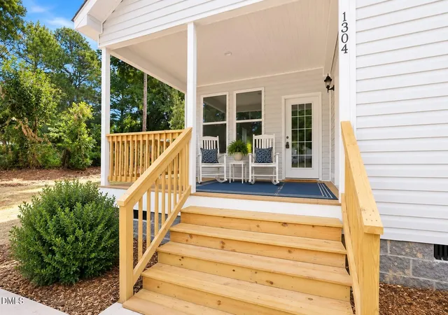 Photo 4 of Single family home for sale at 1304 Goldsboro Ave, Sanford, NC 27330 | MLS# 10176461 | Listing updated on 2026-08-30