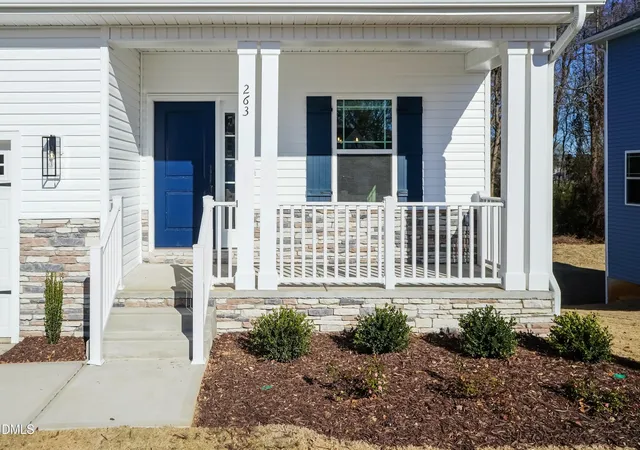 Photo 3 of Single family home for sale at 204 Jackson Rdg Way, Pikeville, NC 27863 | MLS# 10175695 | Listing updated on 2026-07-27