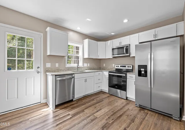 Photo 3 of Sale Pending at 522 E Club Blvd, Durham, NC 27704 | MLS# 10175996 | Listing updated on 2026-08-17