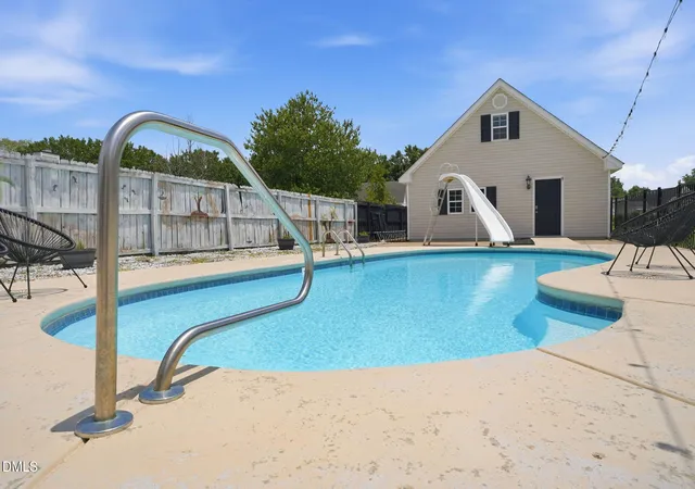Photo 3 of Sale Pending at 405 Hearthstone Dr, Nashville, NC 27856 | MLS# 10175990 | Listing updated on 2026-08-24
