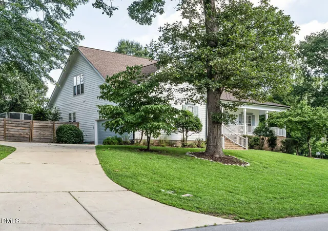 Photo 4 of Single family home for sale at 5533 Rolling Fld Dr, Garner, NC 27529 | MLS# 10184949 | Listing updated on 2026-09-17