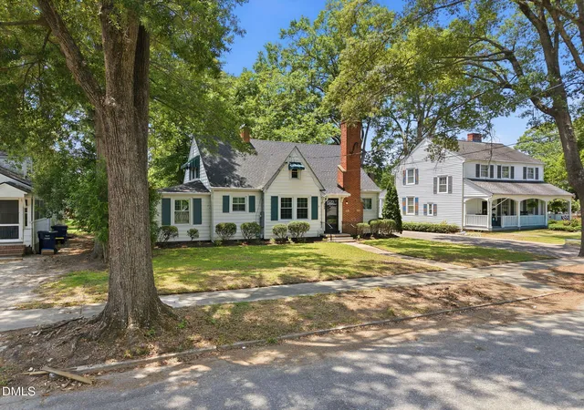 Photo 2 of Single family home for sale at 408 E Lee St, Smithfield, NC 27577 | MLS# 10177061 | Listing updated on 2026-10-05